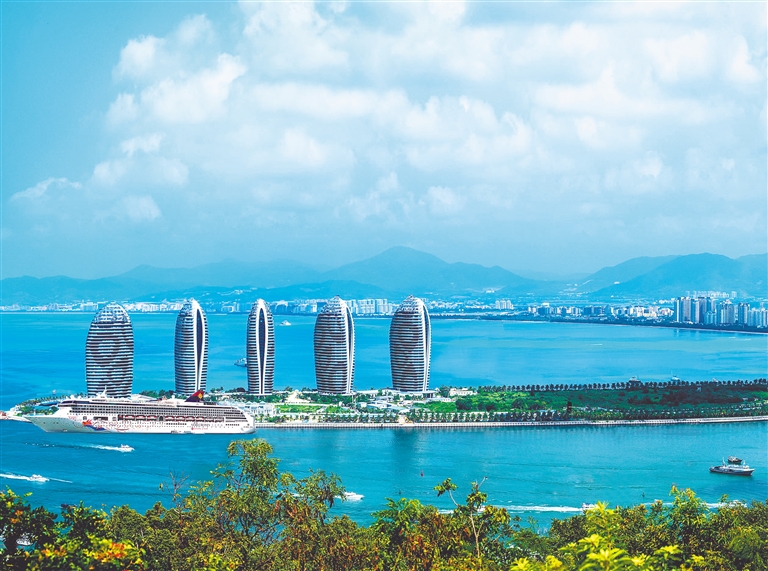 海南，热带天堂的多彩画卷
