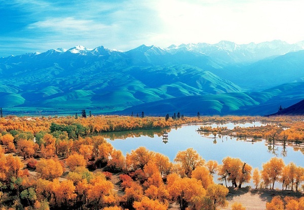 丝路明珠新疆，多彩画卷中的新疆风情